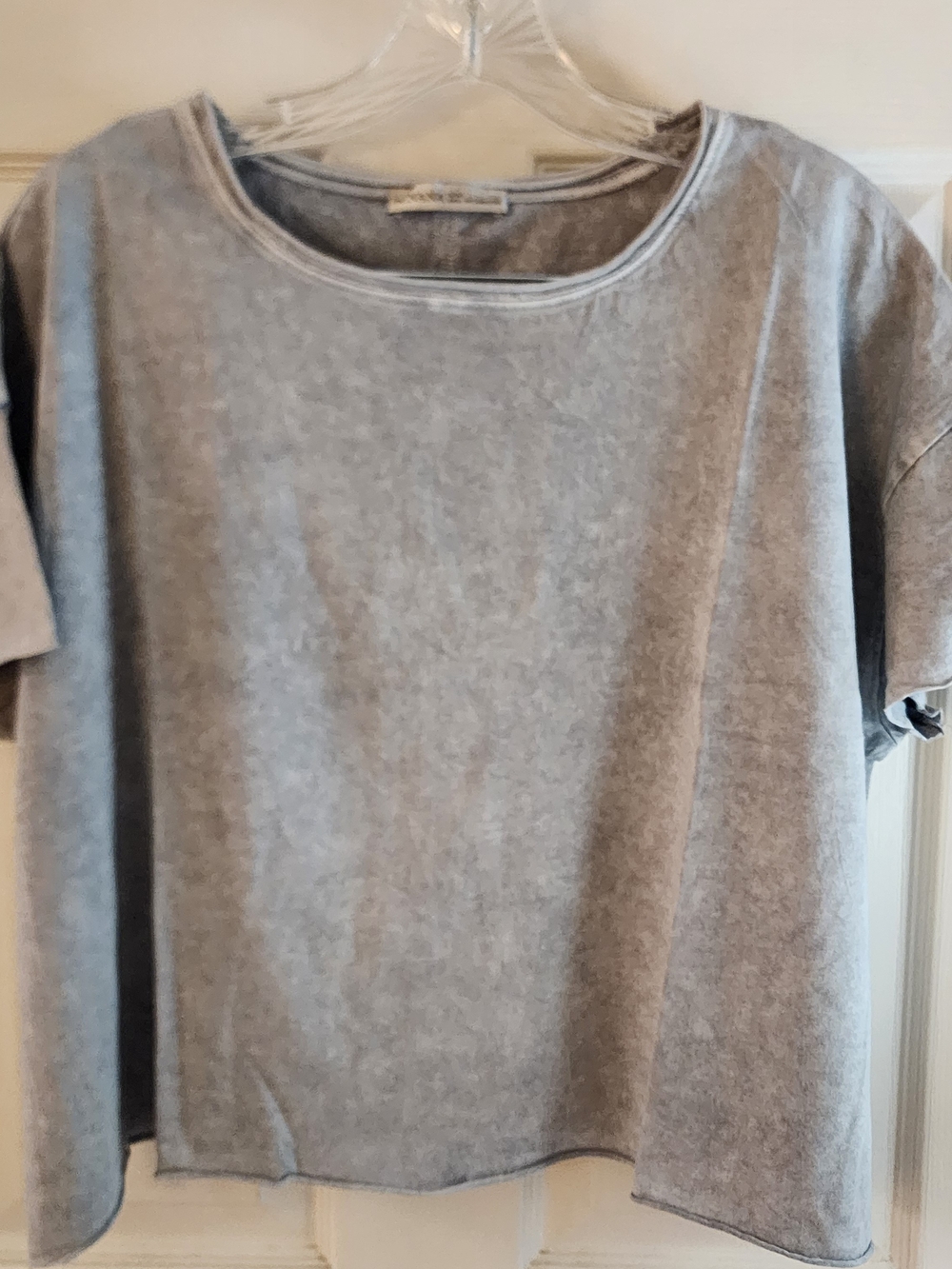 Zanana Light Gray Crewneck Short Sleeve Tee. NWT Style #CTW-35226A5
